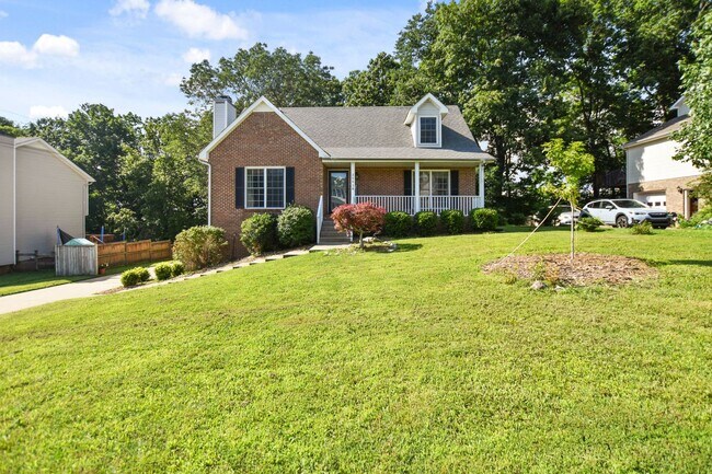 Primary Photo - Pet Friendly Three Bedroom with Basement!