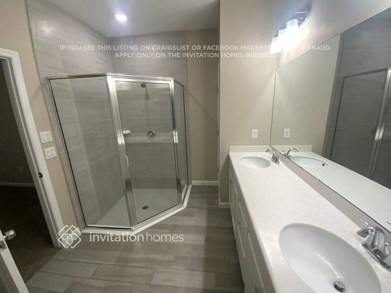 Building Photo - 11370 Oyster Creek Rd