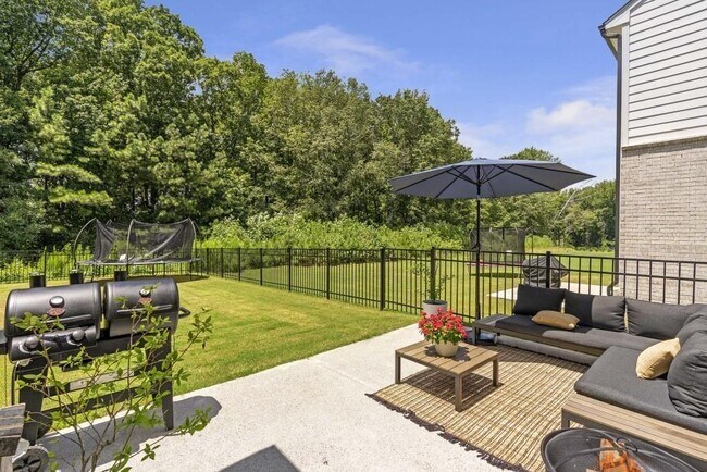 Building Photo - 2595 Whistler Wy NE