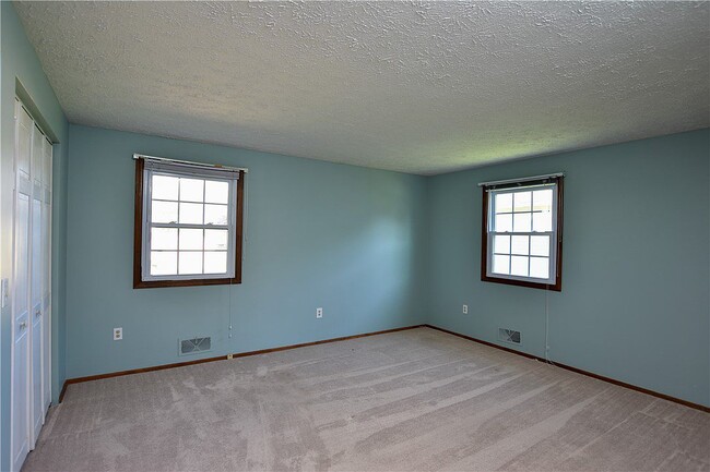 Building Photo - 106 Castle Grove Dr