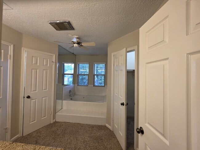 Building Photo - 4219 Meadowchase Ln
