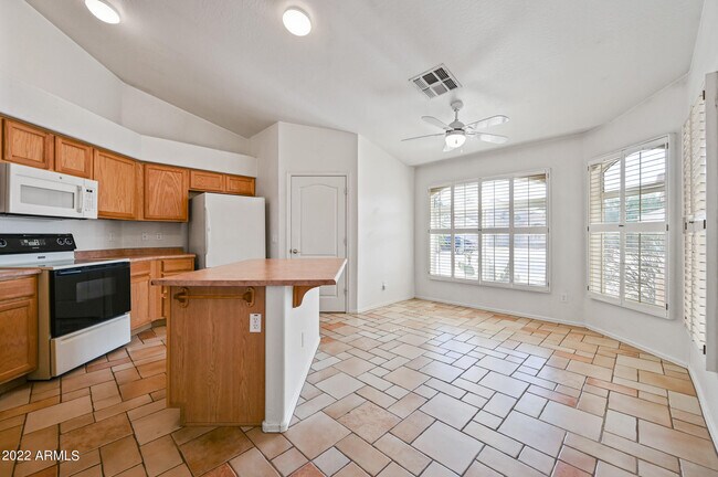 Building Photo - 5047 S Roosevelt St