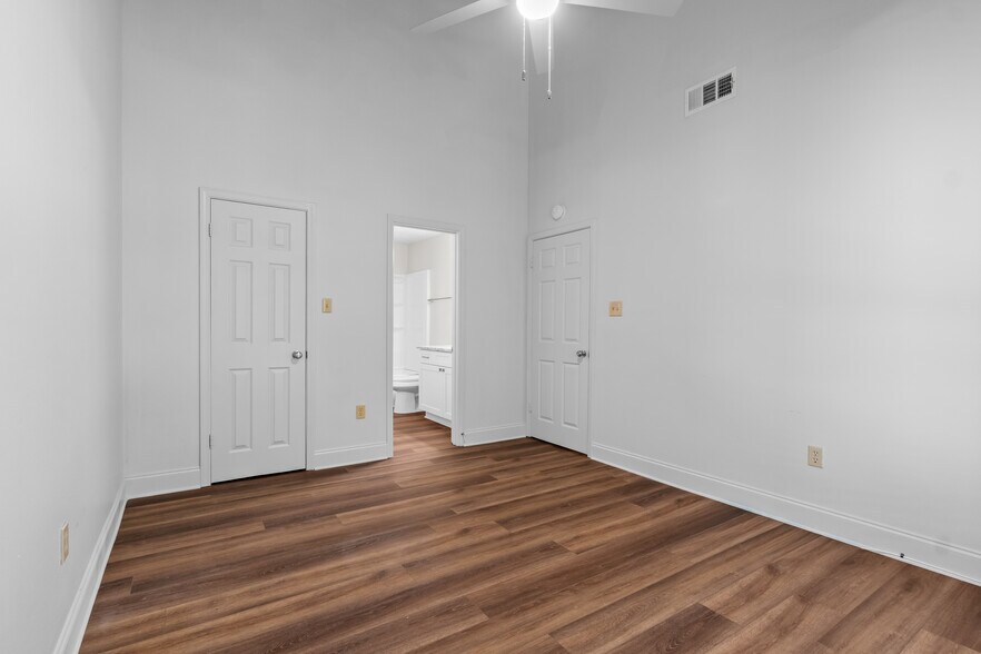 Building Photo - 11011 Cal Rd