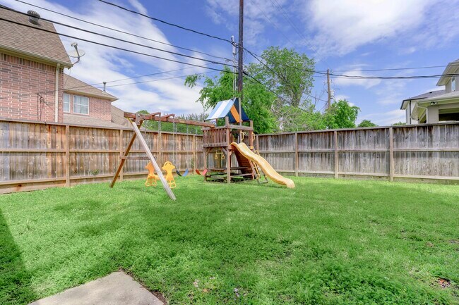 Building Photo - 3744 Aberdeen Way