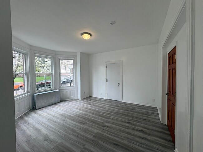 Building Photo - 139 Clifton Ave