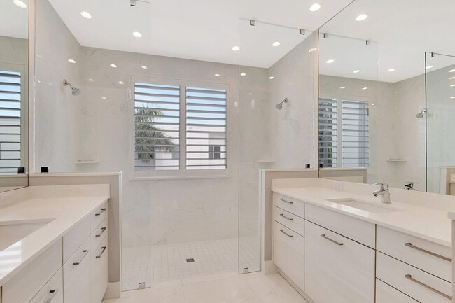 Building Photo - 4010 NW 18th Way