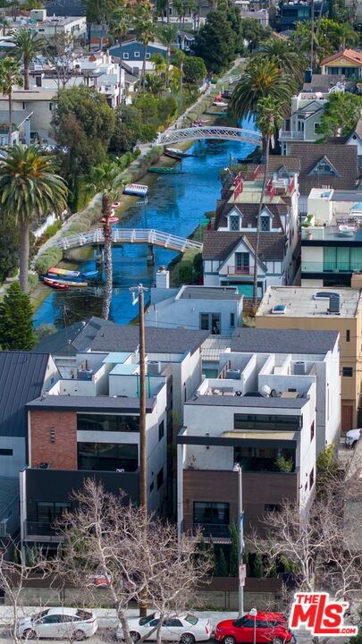 Building Photo - 456 S Venice Blvd