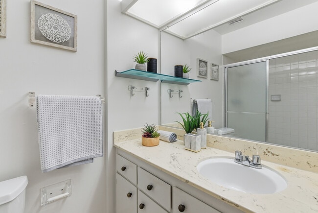 Building Photo - 1123 San Ramon Valley Blvd