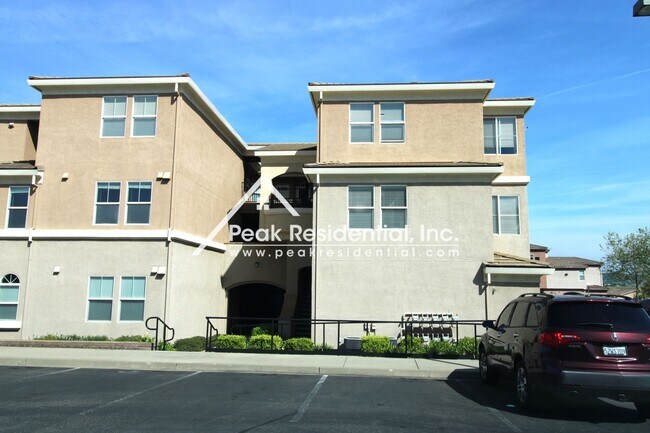 Building Photo - Wonderful 2bd/2ba Folsom Condo with 1 Car Garage!