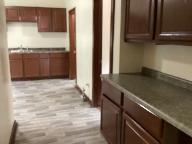 Building Photo - 3 Bedroom Lower Duplex