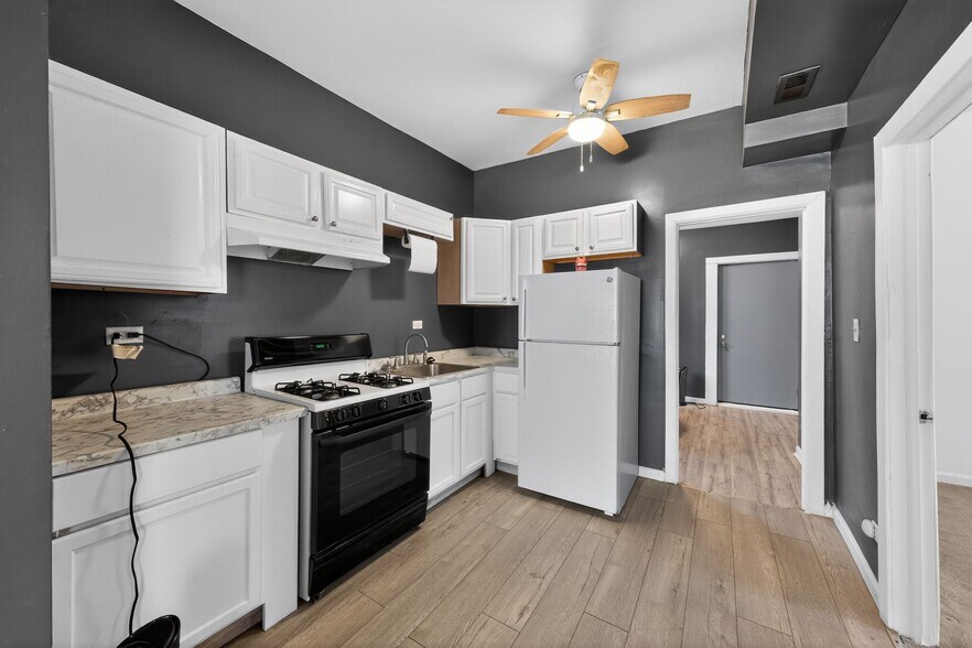 Building Photo - 1144 W 68th St