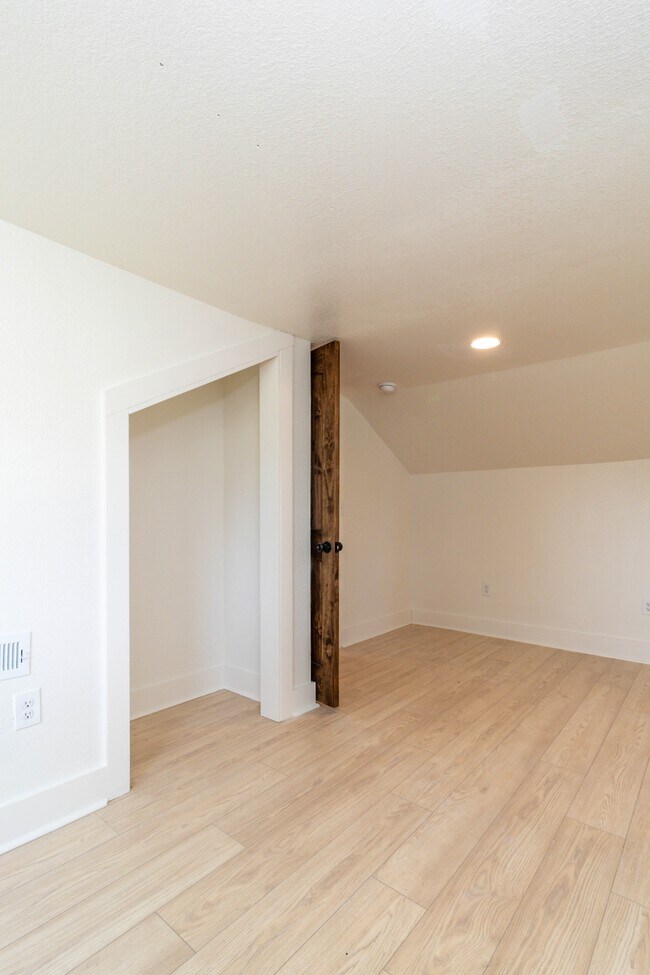 Building Photo - 9448 Lusk Rd