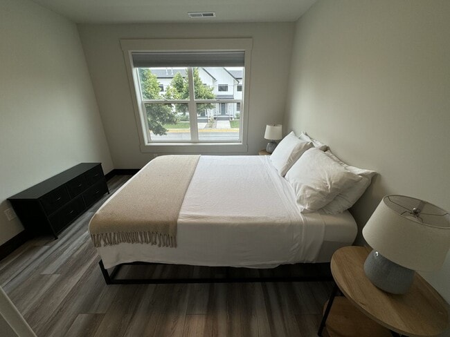 Building Photo - Whitefish townhouse for rent! 3 bed 2.5 bath 1 car attached garage. Walking distance to downtown ...