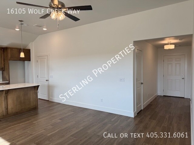 Building Photo - 16105 Wolf Creek Way