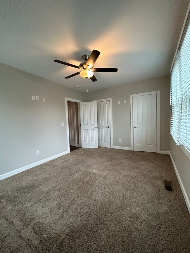 Building Photo - 3 bed 2.5 bath in Germantown, 1 Car Garage, Fenced Yard