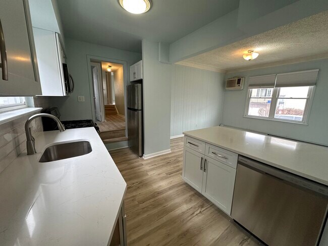 Building Photo - 8 Laird Pl