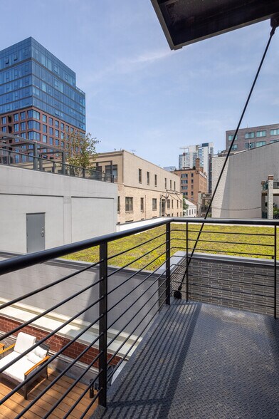 Balcony off living room - 948 Madison W St
