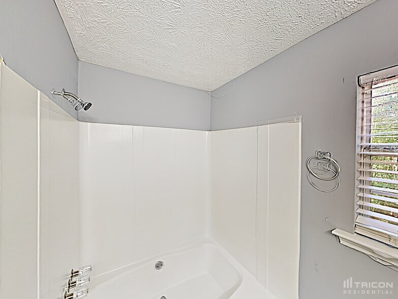 Building Photo - 384 Thornbrooke Dr