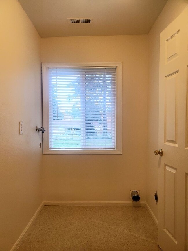 Building Photo - 2 bdrm, 1 bath house $1895 rent,