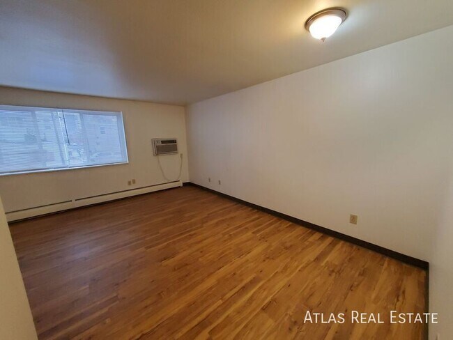 Building Photo - 207 Mathew Street-10