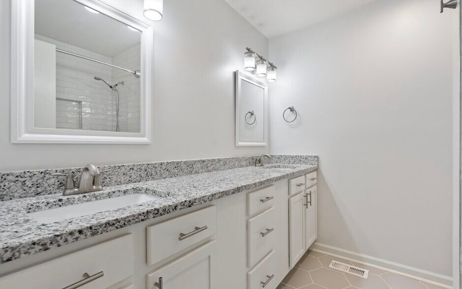 Building Photo - 851 Vestavia Villa Ct