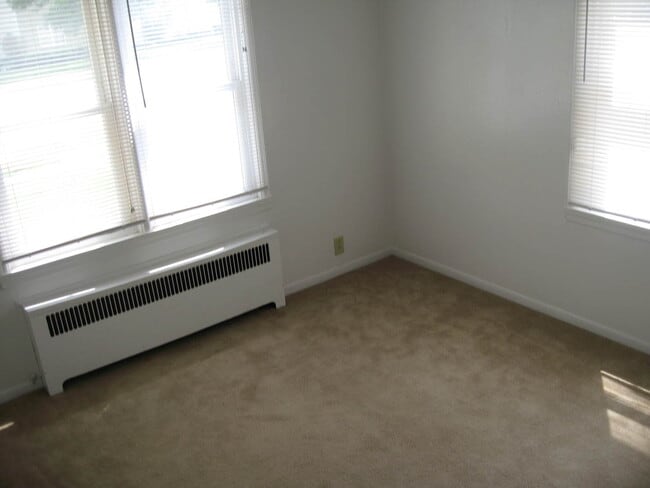 Building Photo - Available August 1st