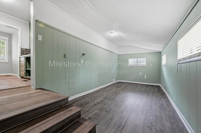 Building Photo - 920 S Lee Ave