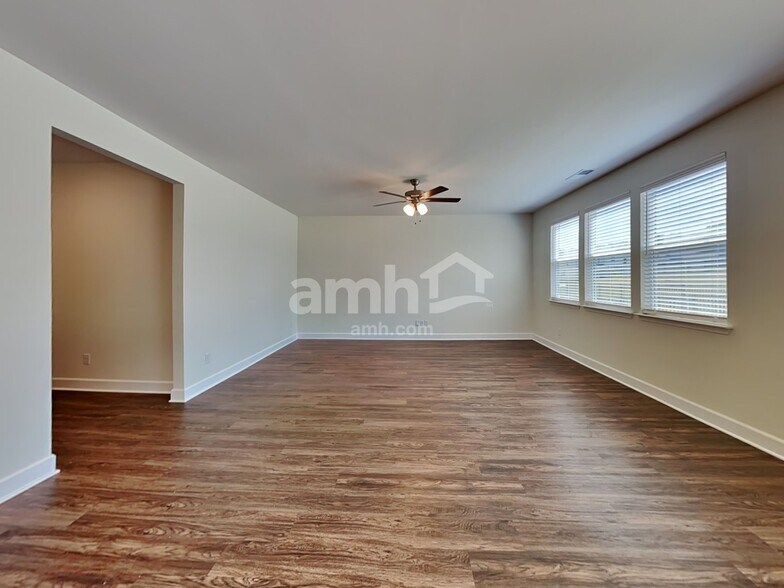 Building Photo - 5708 Lakemont Dr