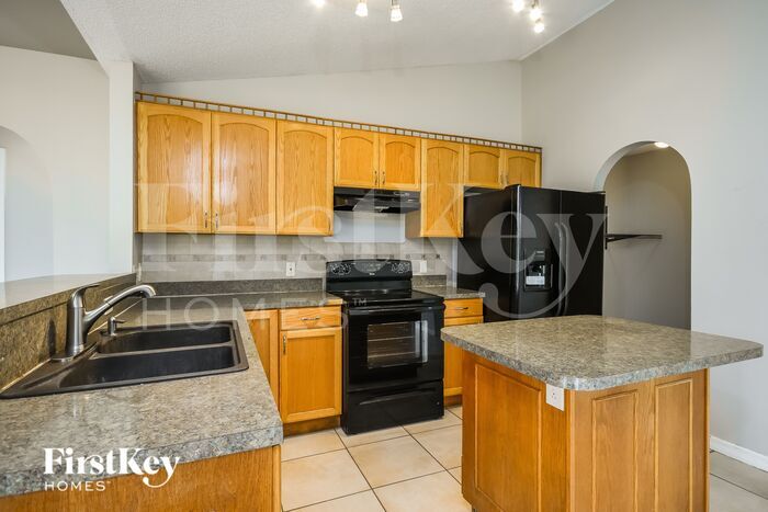 Building Photo - 1165 St Tropez Ct