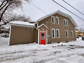 Building Photo - One Bedroom Duplex in Muskegon