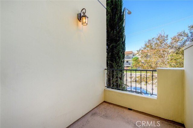 Building Photo - 6938 Laurel Canyon Blvd