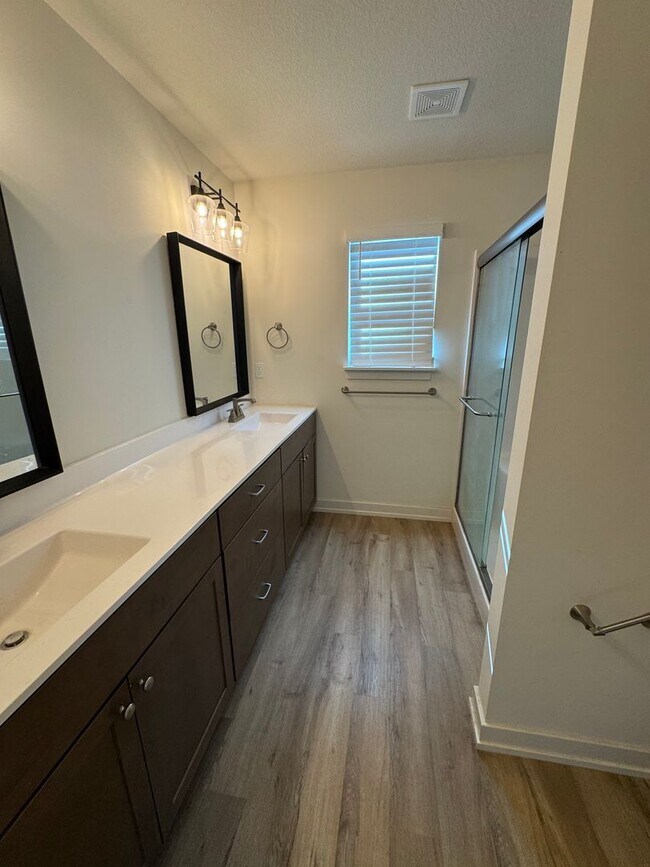 Building Photo - 3 bedroom 2 bath house