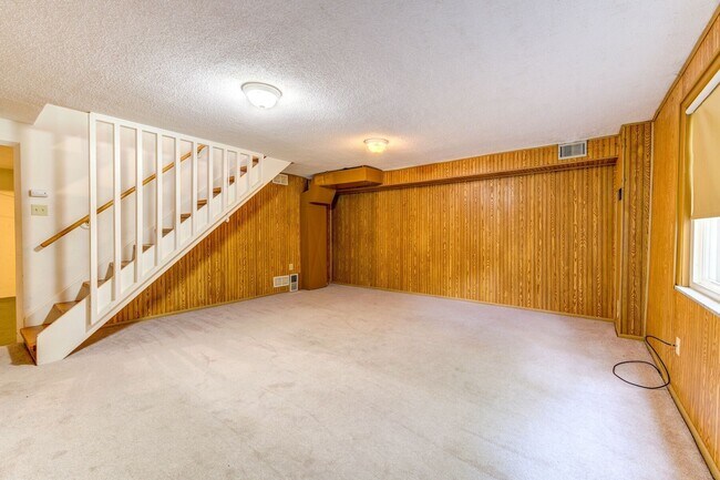 Building Photo - 25 Tower Hill Ct