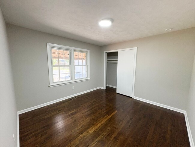 Building Photo - Brick 3 bed 1 bath home