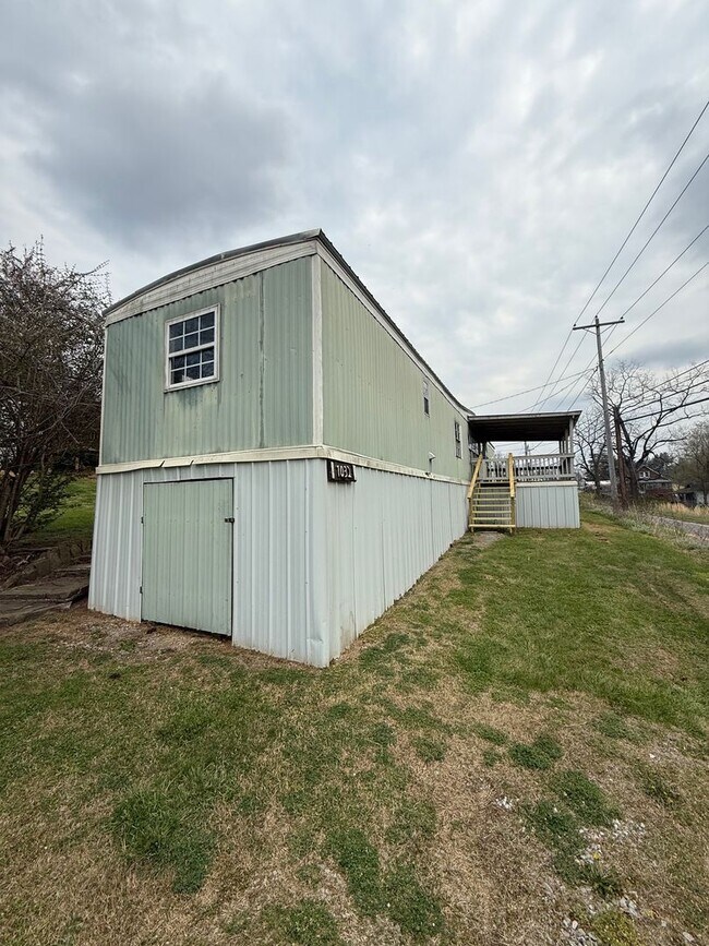 Building Photo - 2 Bedroom / 1 Bath Manufactured Home Kingsport TN