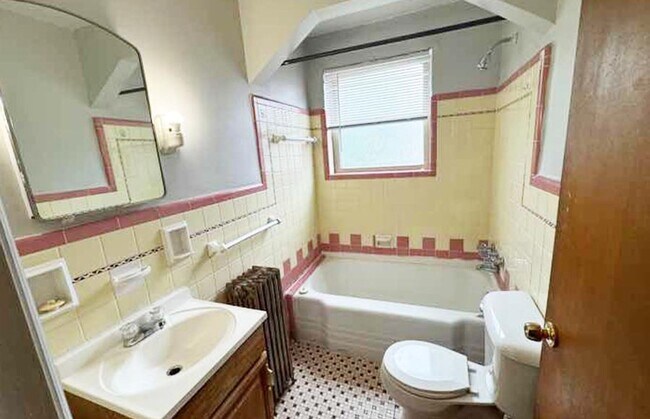 Building Photo - 3025 Clifton Ave