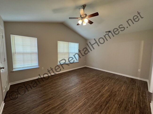 Building Photo - Spacious two story home in Charlotte