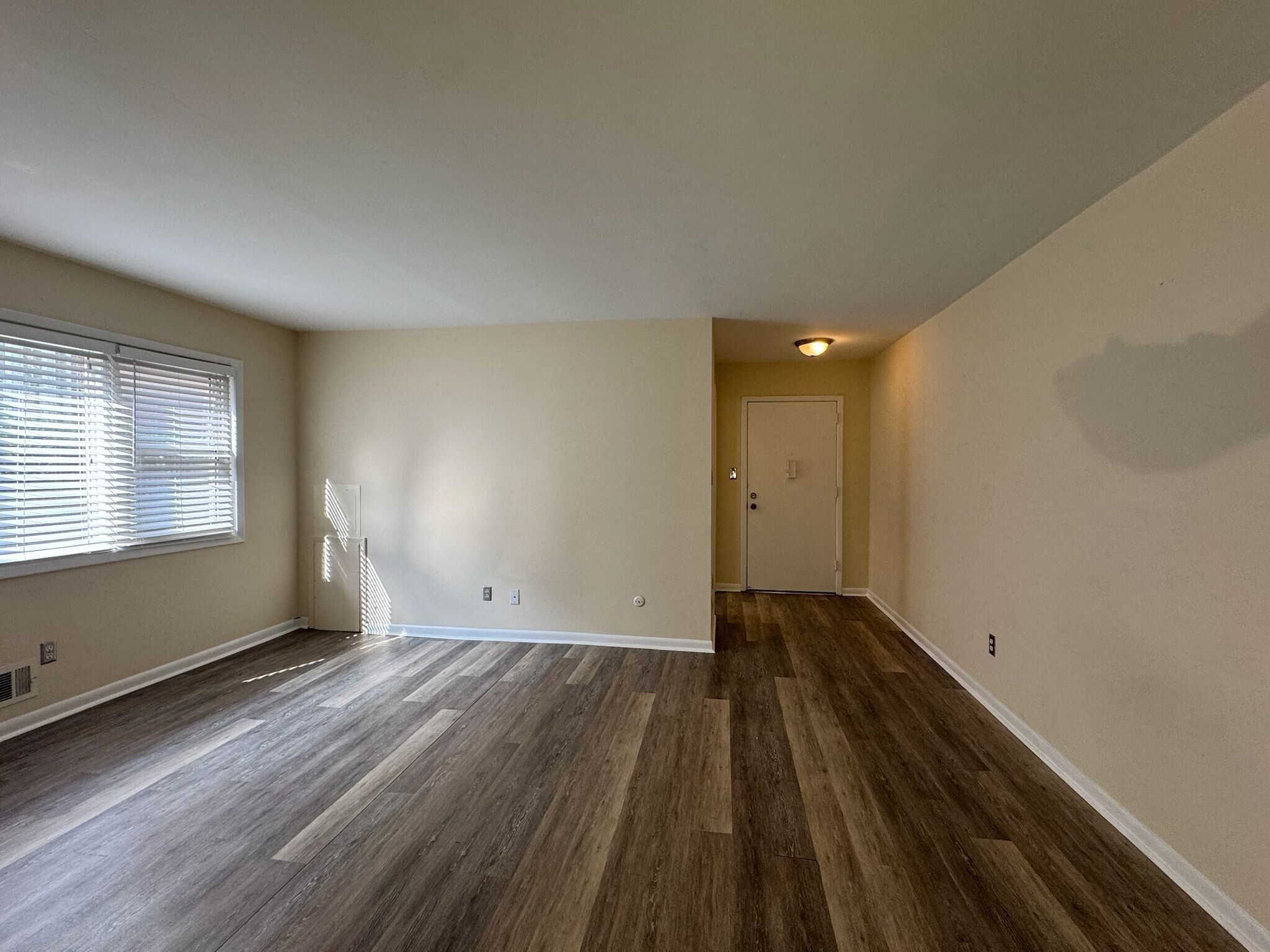 Building Photo - 160 S Lake Dr