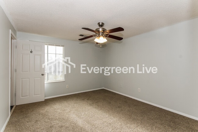 Building Photo - 112 N Donar Dr