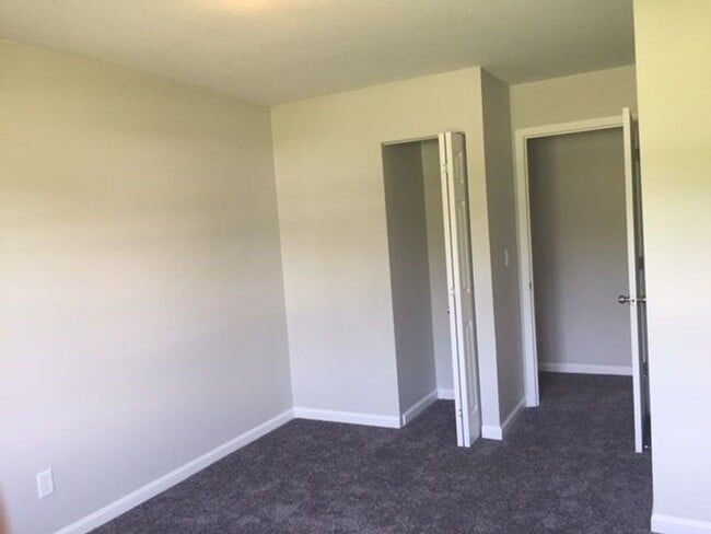 Building Photo - Beautiful home, rural setting but close to...