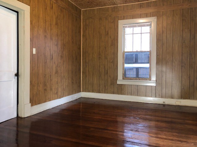 Building Photo - 2404 Hawes St