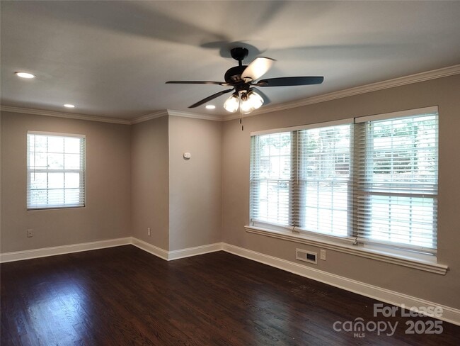 Building Photo - 3401 Bonaire Dr