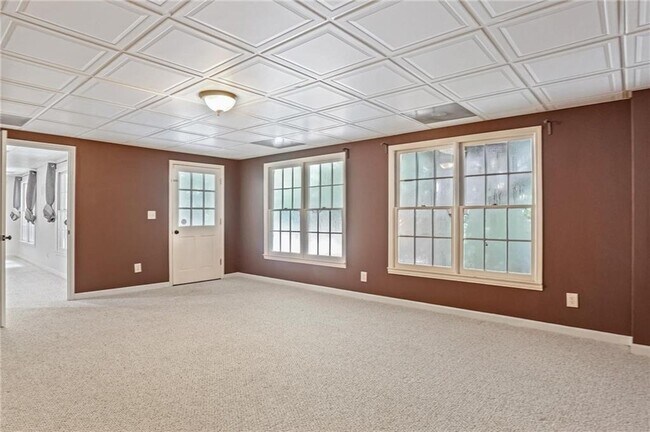 Building Photo - 510 Jacaranda Ct