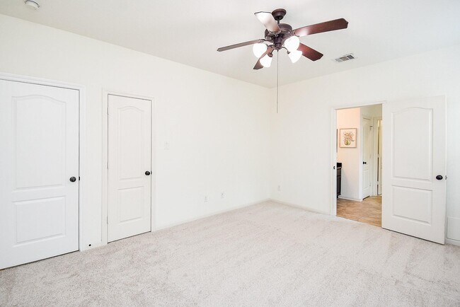 Building Photo - 6410 Papaya Bend Dr