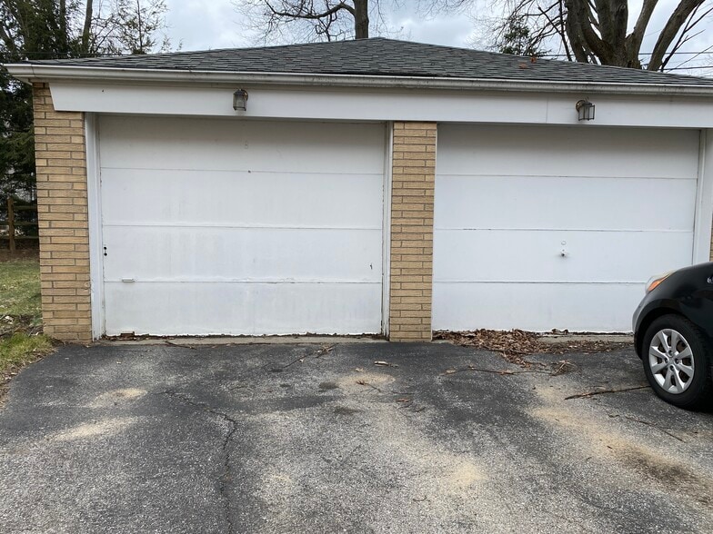 Building Photo - 3933 Clareridge Dr