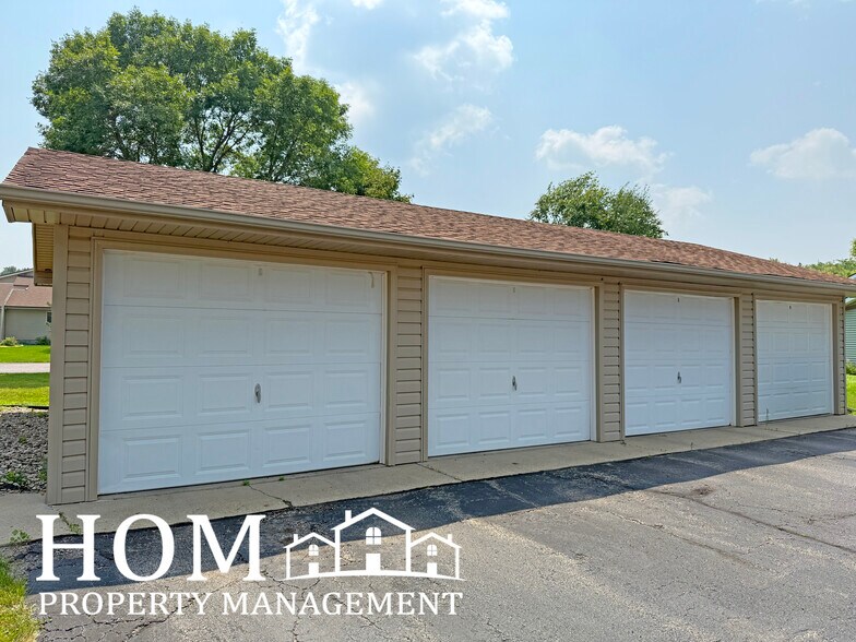 Building Photo - 1701 Pleasant View Dr