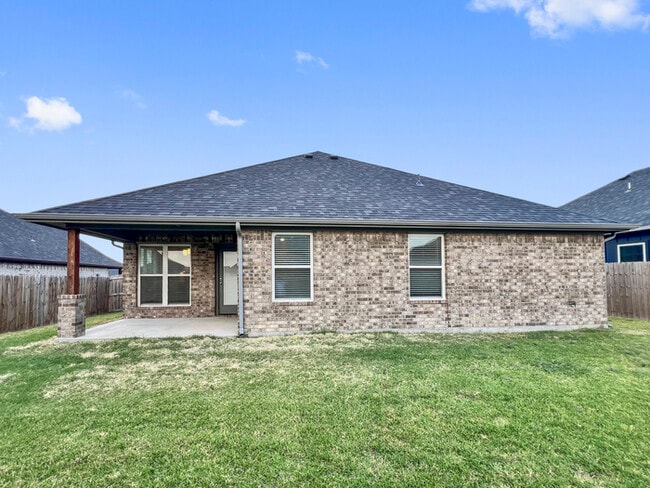 Building Photo - Cute open floor plan 3- bedroom, 2- bathro...