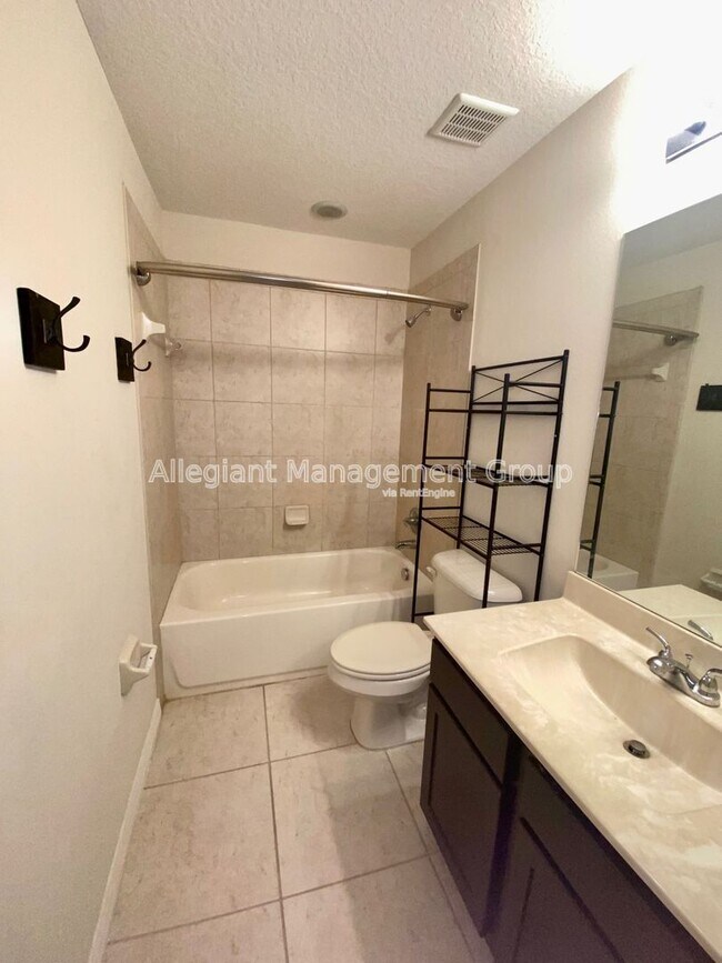 Building Photo - 2363 Seven Oaks Dr