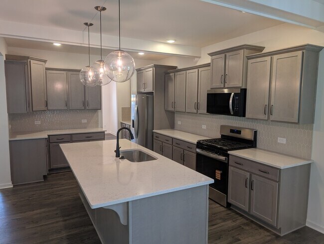 Building Photo - BRAND NEW 4BD/2.5 Home in the Stonebridge ...