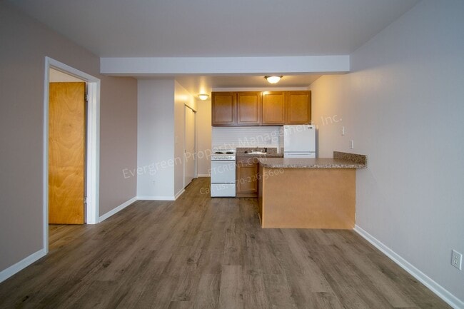 Building Photo - 2008 W Plum St